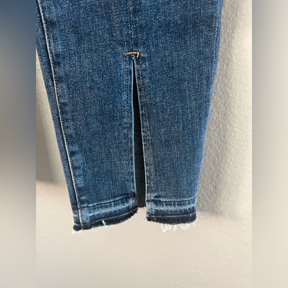 Like new Frame 25 Le Nouveau Straight Jeans w/ Split Hem - Picture 5 of 9